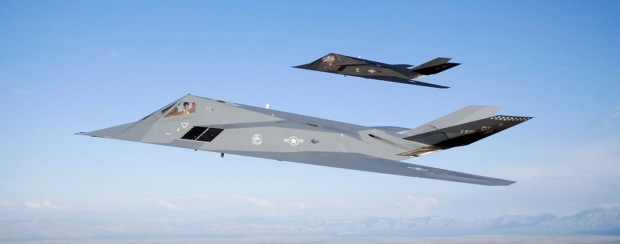 F117 NIGHTHAWK